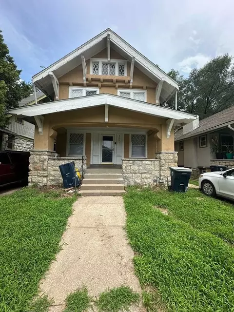 4221 Chestnut Ave, Kansas City, MO 64130