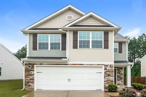 704 Crackling Ct, Zebulon, NC 27597