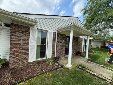302 Chadwick Pl, Fairborn, OH 45324