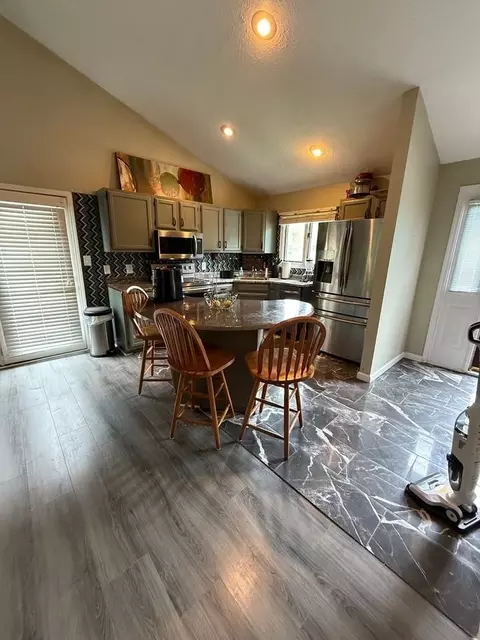 9431 S Pointe Retreat Dr, Bloomington, IN 47401
