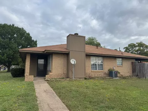 501 Guerin Dr, Arlington, TX 76012