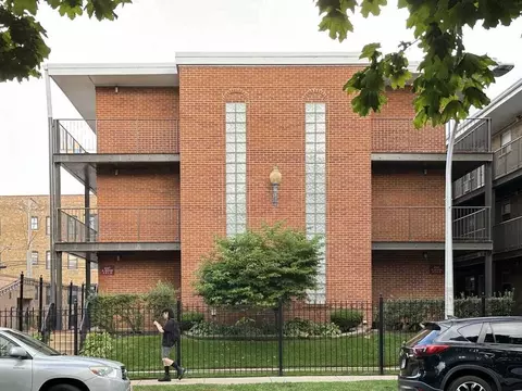 4547 N Dover St #2D, Chicago, IL 60640
