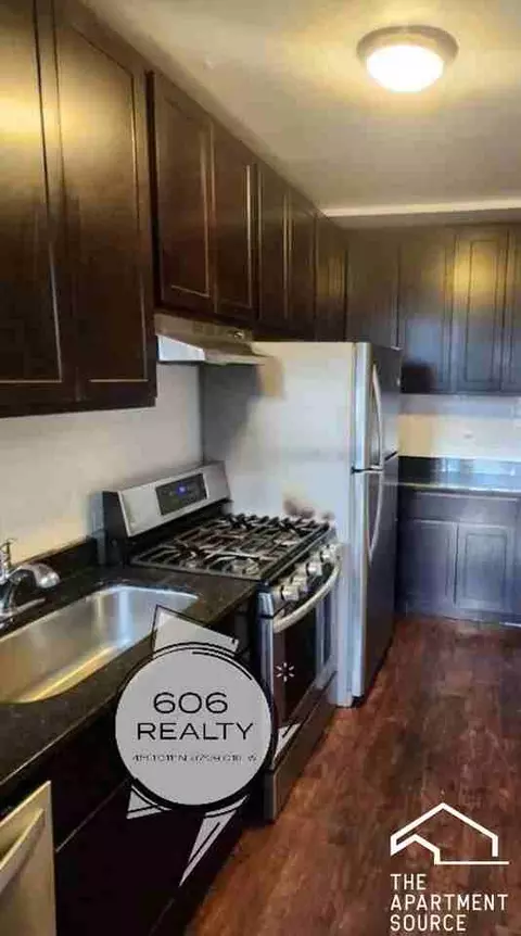120 S Austin Blvd #B, Oak Park, IL 60304