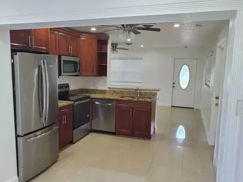 516 NW 8th Ct, Boynton Beach, FL 33426