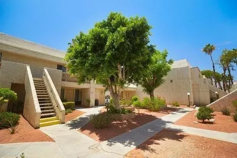 2800 Lawrence Crossley Rd, Palm Springs, CA 92264