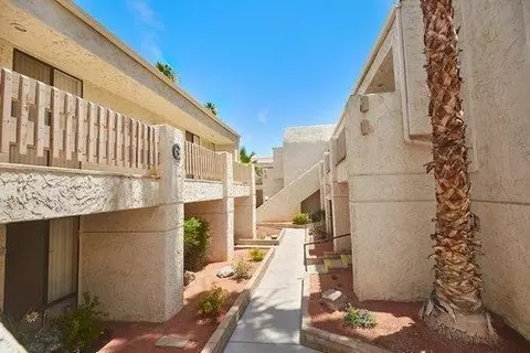 2800 Lawrence Crossley Rd, Palm Springs, CA 92264