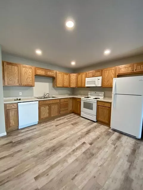 1539 Gunston Dr # B, New Richmond, WI 54017