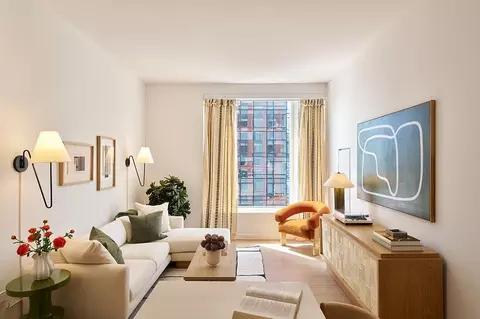 550 10th Ave #411, New York, NY 10018