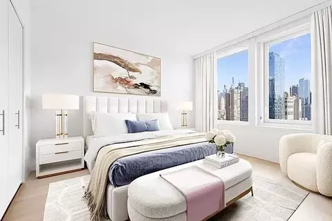 555 W 38th St #1504, New York, NY 10018