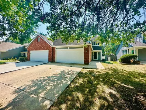 10709 W 115th Ter, Overland Park, KS 66210