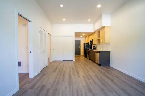 6015 S Virginia Ave #305, Portland, OR 97239