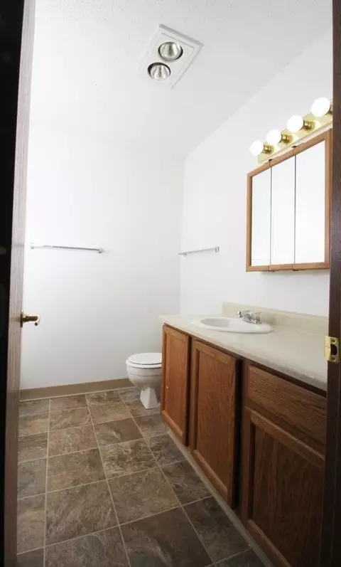 5015 SW 9th St #86, Des Moines, IA 50315