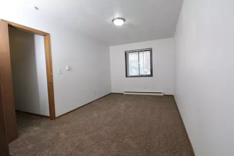5015 SW 9th St #86, Des Moines, IA 50315