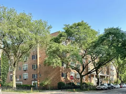 3825 N Pine Grove Ave #321, Chicago, IL 60613