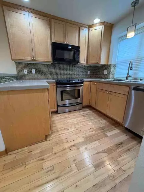9006 18th Ave SW, Seattle, WA 98106