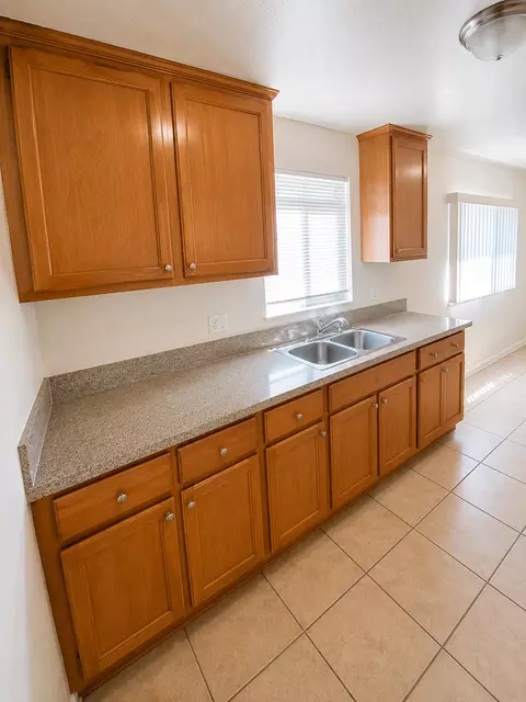 643 E 99th St #7, Inglewood, CA 90301