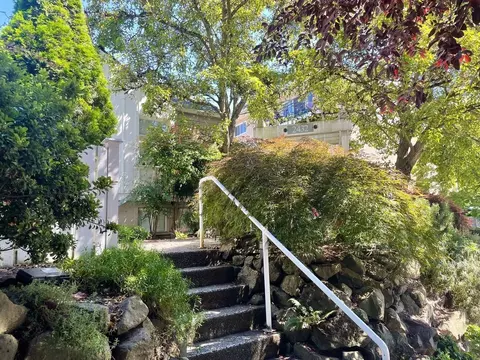 2432 Dexter Ave N #200, Seattle, WA 98109