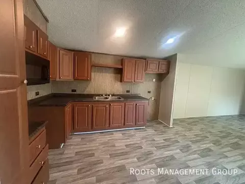 272 Emerson Bypass Rd #D36, Russellville, KY 42276