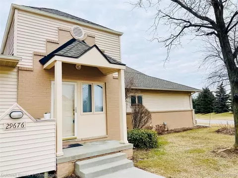 29676 Olympia Ct, Farmington Hills, MI 48336