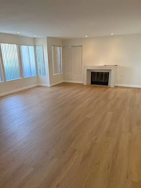 via de la valle, Del Mar, CA 92075