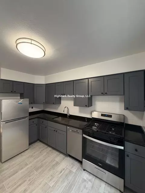 2752 W North Shore Ave #2EE, Chicago, IL 60645