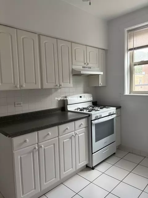832 Reba Pl #2S, Evanston, IL 60202