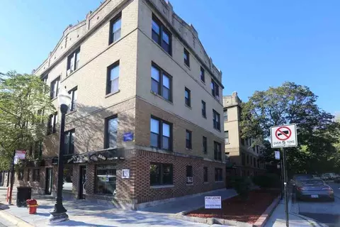 705 W Brompton Ave #19, Chicago, IL 60657