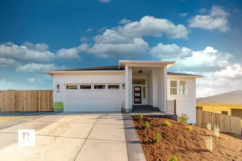 3282 Sky Way, Medford, OR 97504