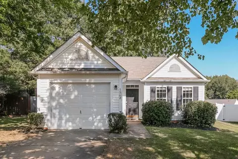 1563 Hollow Maple Dr, Charlotte, NC 28216