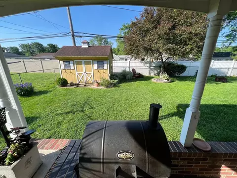 24 Indian Park Rd, Levittown, PA 19057