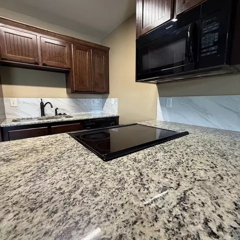 93 S New Dallas Hwy #A, Lacy Lakeview, TX 76705