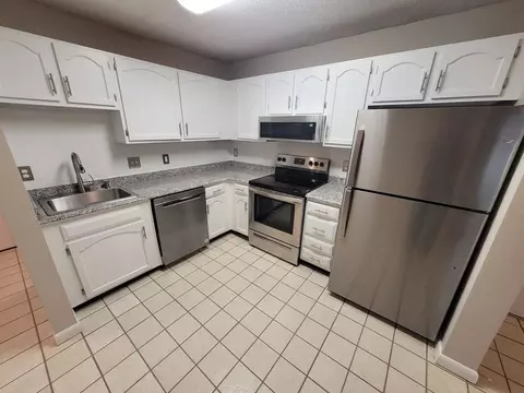 377 Huse Rd #3, Manchester, NH 03103