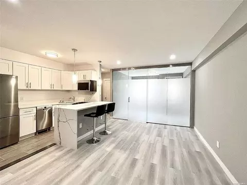 170 W 23rd St #2Q, New York, NY 10011