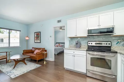 2590 1st St #203, Fort Myers, FL 33901