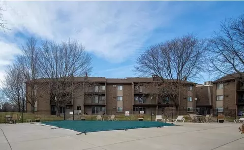 3420 Golfview Dr #108, Eagan, MN 55123