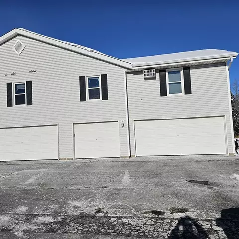 284 Minz Park Cir #4, West Bend, WI 53095