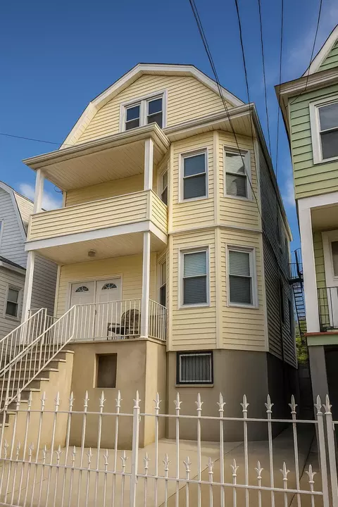247 Parker St #3, Newark, NJ 07104