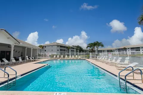7811 Regal Heron Cir, Naples, FL 34104
