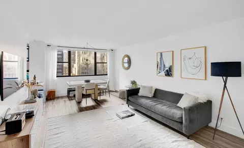 w 58th st, New York, NY 10019