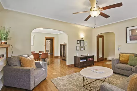 n jackson st, Waukegan, IL 60085