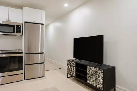 e travis st, San Antonio, TX 78205