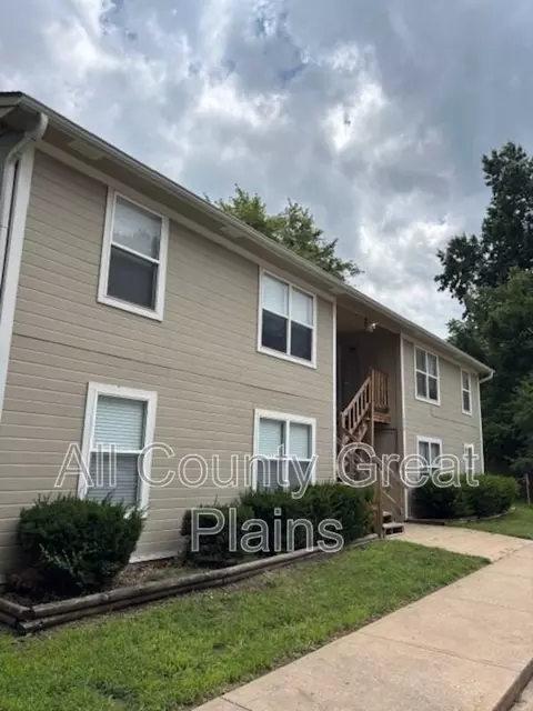 609 S Lakehurst Dr #A, Olathe, KS 66061