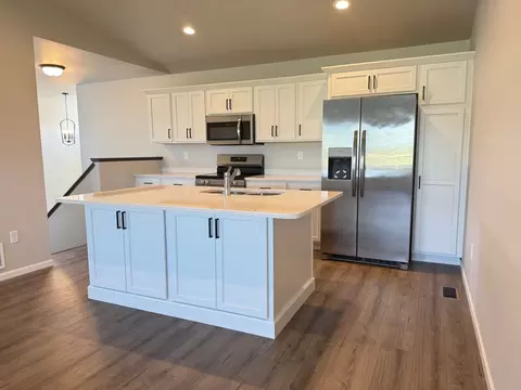 842 1st Ave, Hickson, ND 58047