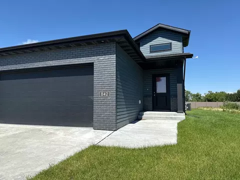 842 1st Ave, Hickson, ND 58047