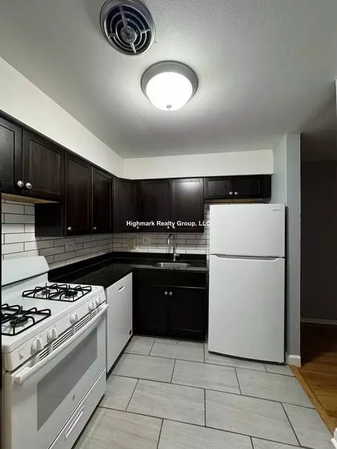 1515 W Morse Ave #214A, Chicago, IL 60626