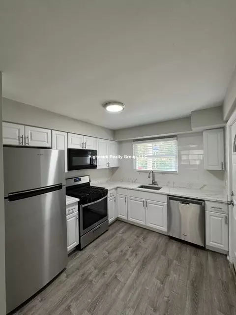 1319 W Sherwin Ave #GB, Chicago, IL 60626