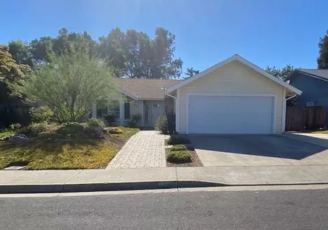561 Amanda Ct, Vacaville, CA 95687