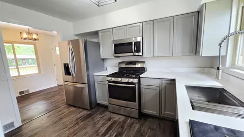 906 W Walnut St, Kankakee, IL 60901 photo 5
