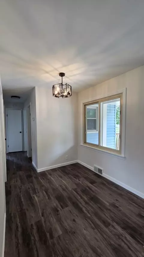 906 W Walnut St, Kankakee, IL 60901 photo 2