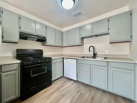 104 Lady Bird Ln #D, San Marcos, TX 78666